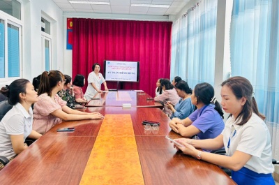 bệnh viện tổ chức trao chứng chỉ khóa học &quot;an toàn tiêm chủng – khóa 7
